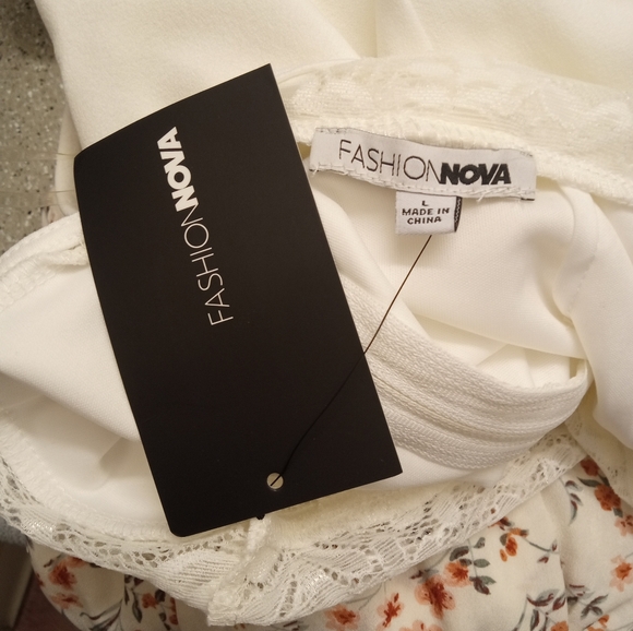 FASHION NOVA - Picture 4 of 4